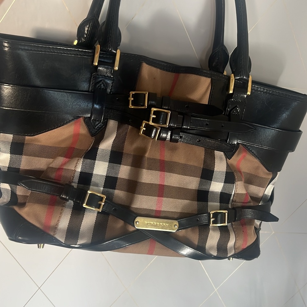 Burberry Shoulder Bag
Worn only couple of times - like Brand New - Picture 15 of 16